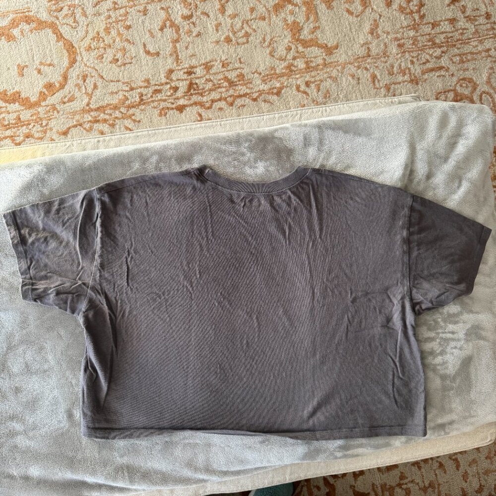 EUC Women’s Santa Clara Cropped Hollister T-Shirt Sz M - Picture 4 of 4